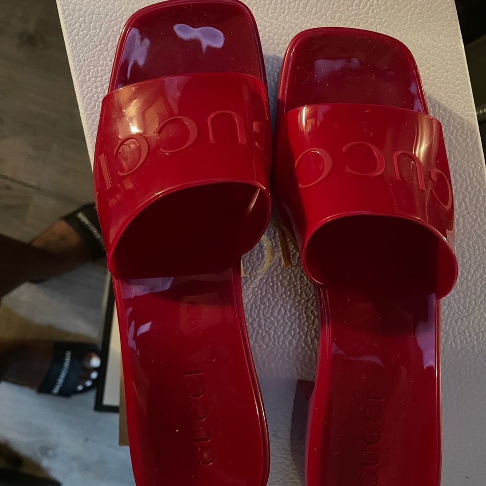 Red Gucci sandals only worn 1 time size 7